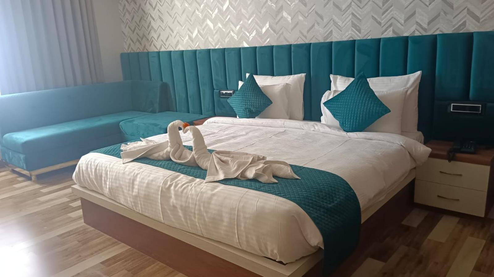 Hotel Golden Peacock Haridvár Kültér fotó